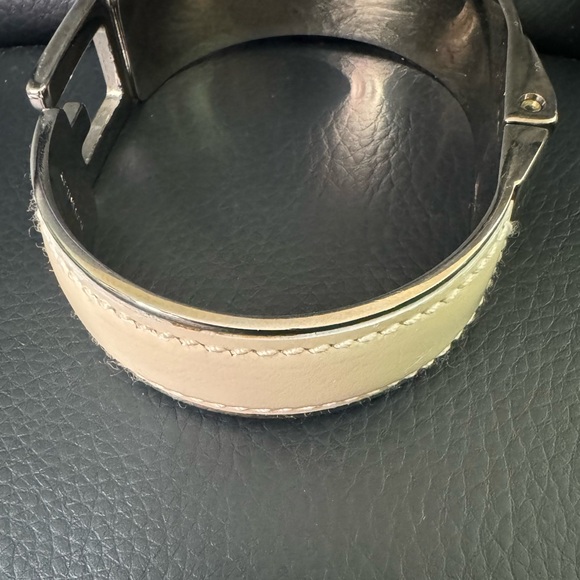 Gucci Vintage Silver Metal Beige Leather G Logo Bangle Bracelet - Picture 3 of 8